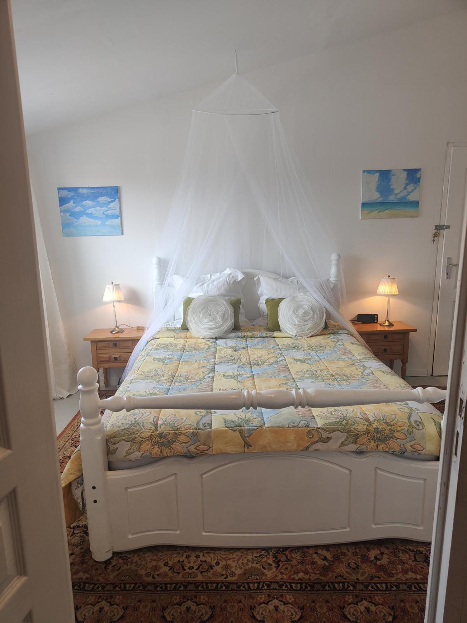 Wisteria House Bed & Breakfast Chanteloup  Екстериор снимка